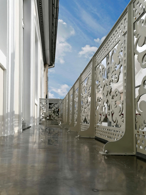 Detail Bodenverblechung und Gelaenderbefestigung